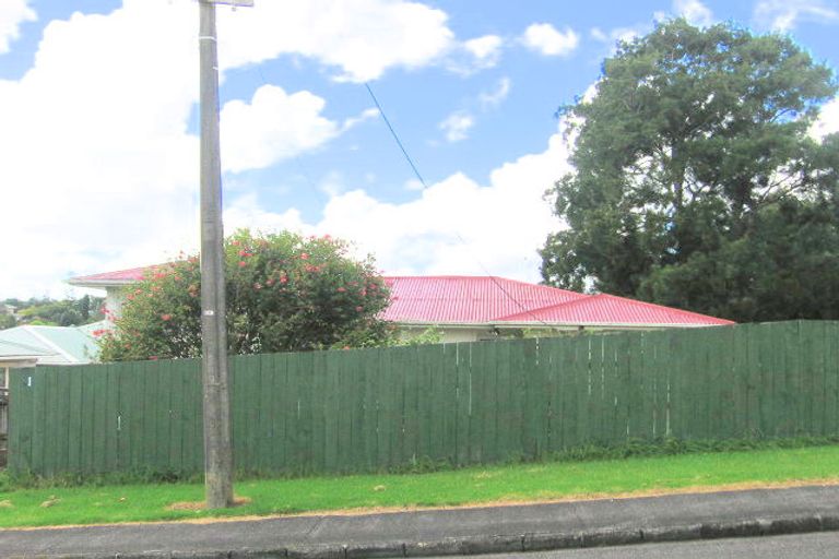 Photo of property in 1 Kereru Street, Henderson, Auckland, 0612