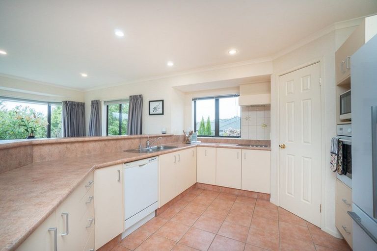 Photo of property in 143 Summerhill Drive, Fitzherbert, Palmerston North, 4410