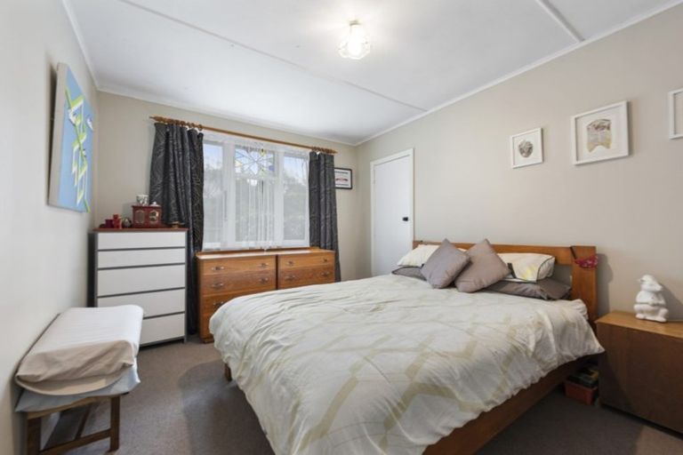 Photo of property in 43 August Street, Stokes Valley, Lower Hutt, 5019