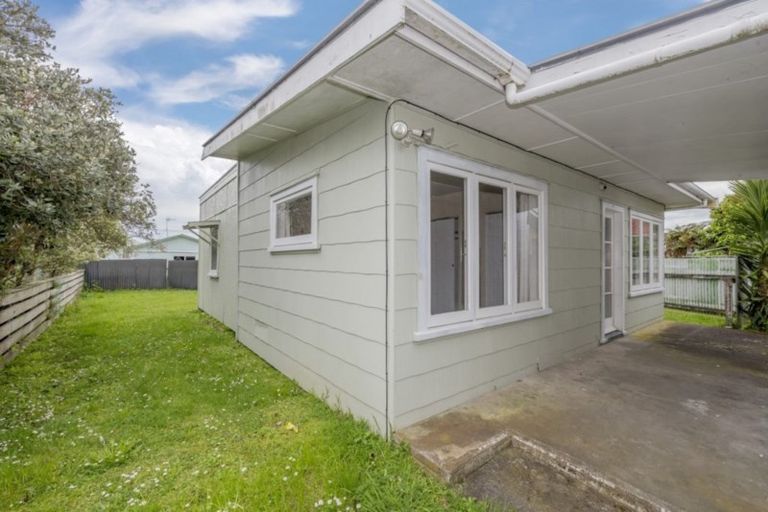 Photo of property in 77 Bartholomew Road, Levin, 5510