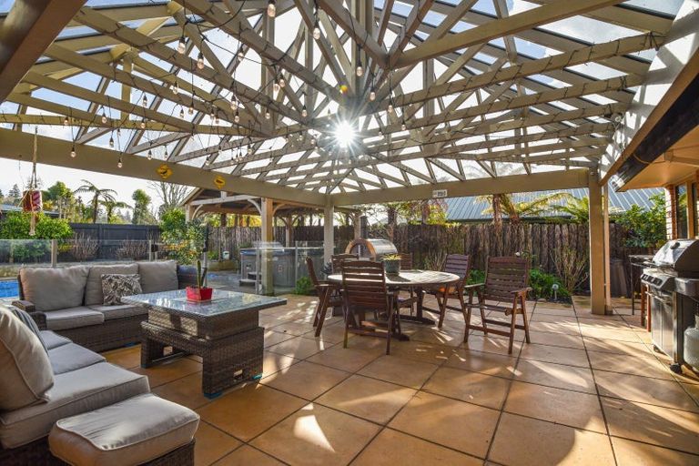 Photo of property in 8 Janet Place, Lynmore, Rotorua, 3010