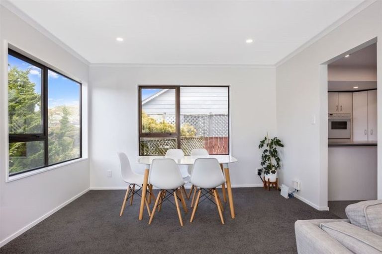 Photo of property in 10 Albatross Close, Whitby, Porirua, 5024