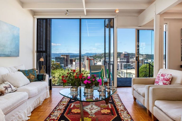 Photo of property in 25 Clermont Terrace, Kelburn, Wellington, 6012