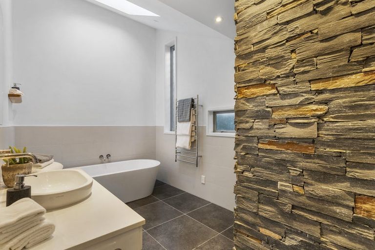 Photo of property in 14 The Anchorage, Sunnyhills, Auckland, 2010