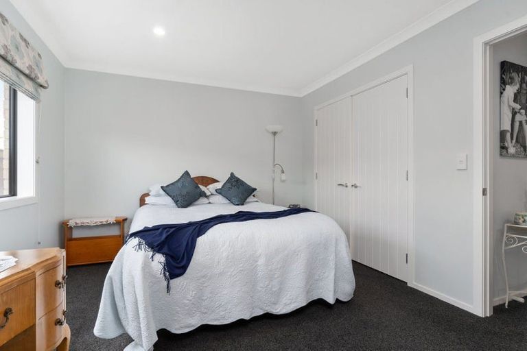 Photo of property in 10 Austin Reid Avenue, Carterton, 5713