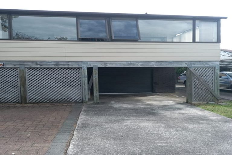Photo of property in 19 Cairngorm Place, Highland Park, Auckland, 2010