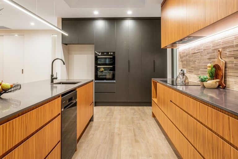 Photo of property in 77 Paremata Road, Paremata, Porirua, 5024