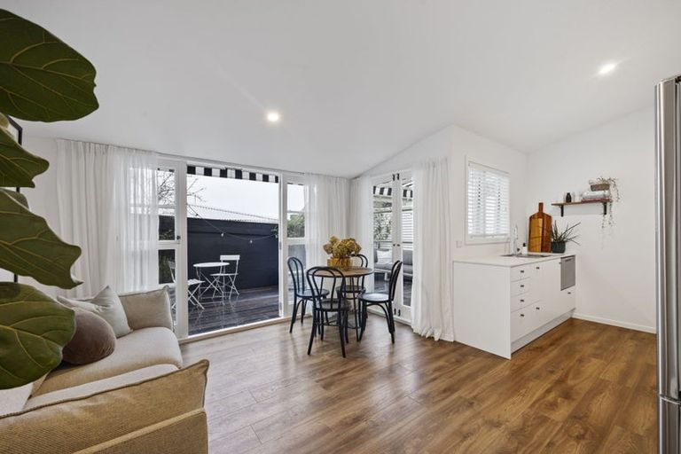 Photo of property in 251a Courtenay Street, Strandon, New Plymouth, 4312