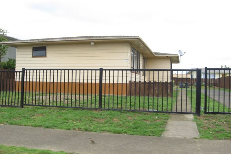 Photo of property in 86 Windrush Close, Mangere, Auckland, 2022