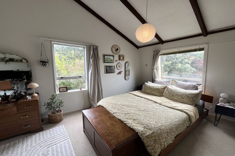 Photo of property in 1a Woodstock Terrace, Tawa, Wellington, 5028