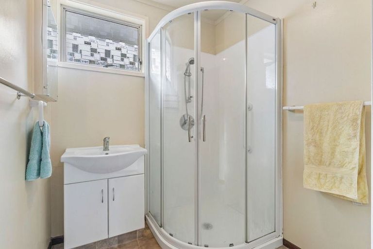 Photo of property in 1/6 Honey Place, Weymouth, Auckland, 2103