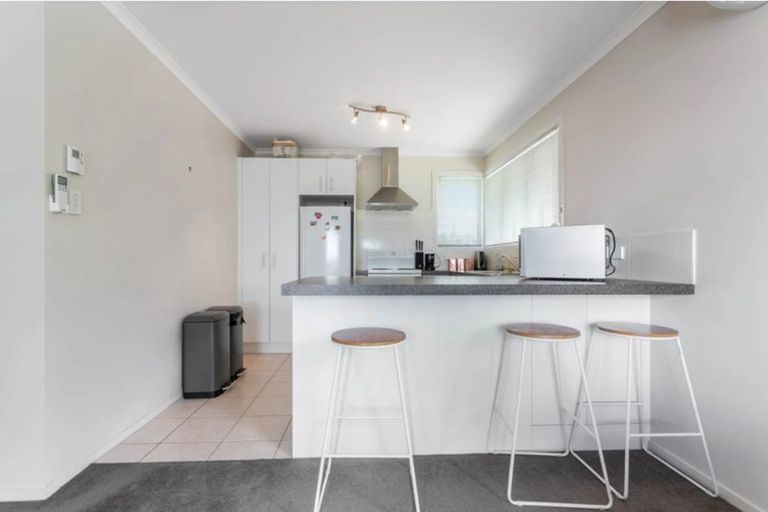 Photo of property in 11 Fairlea Road, Te Atatu South, Auckland, 0610