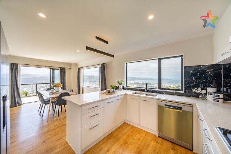 Photo of property in 8 Poto Road, Normandale, Lower Hutt, 5010