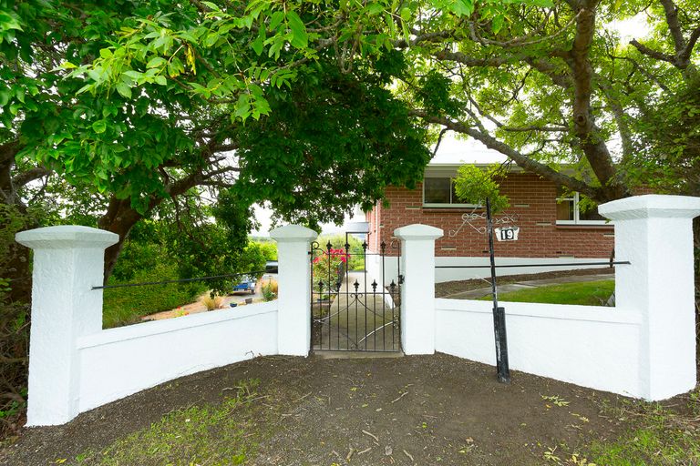 Photo of property in 19 Brough Street, Palmerston, 9430