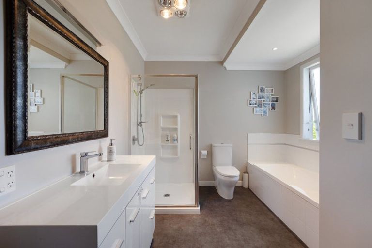 Photo of property in 57 Seaview Road, Otumoetai, Tauranga, 3110