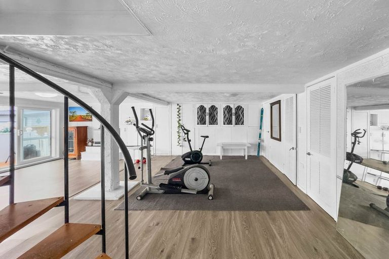 Photo of property in 73c East Coast Road, Castor Bay, Auckland, 0620