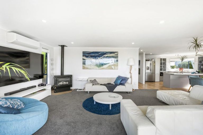 Photo of property in 1015b Beach Road, Torbay, Auckland, 0630