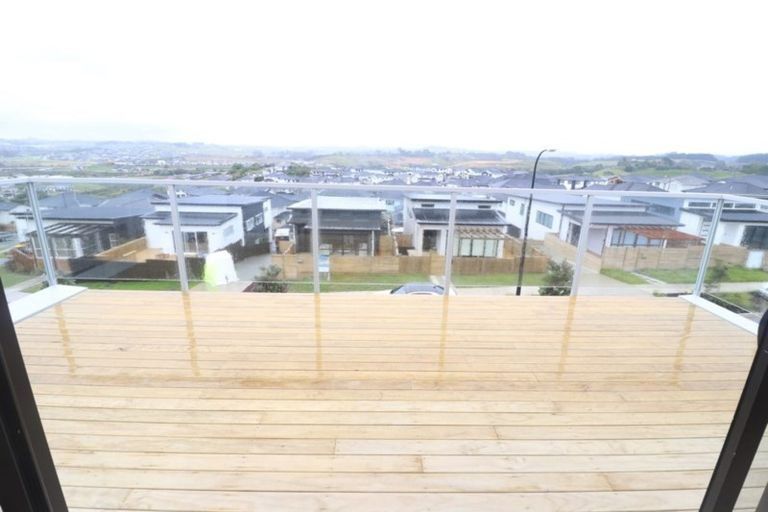 Photo of property in 40 Ascension Crescent, Orewa, 0931