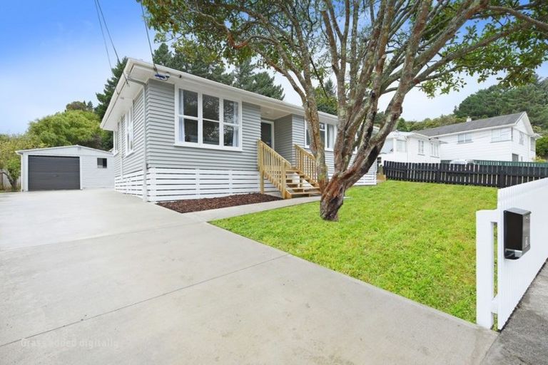 Photo of property in 2 Thomson Grove, Stokes Valley, Lower Hutt, 5019
