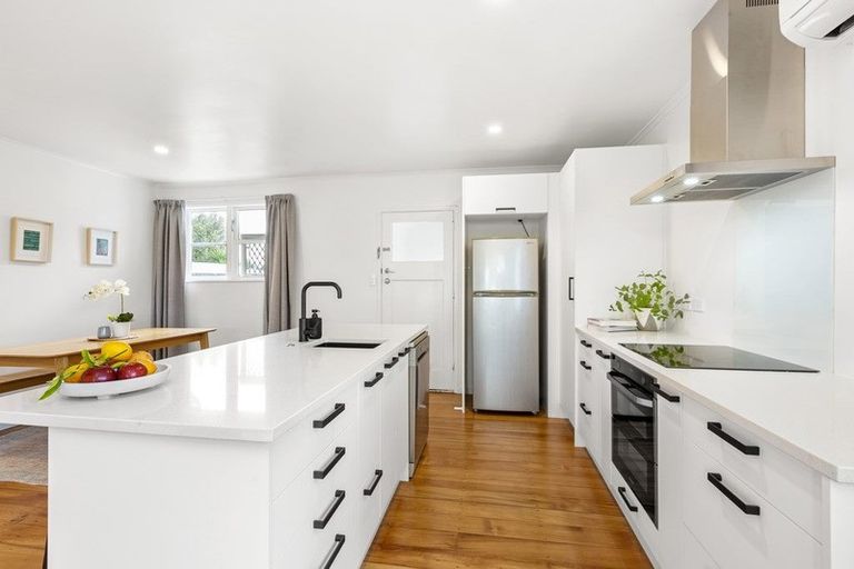 Photo of property in 82 Alfred Street, Fairfield, Hamilton, 3214