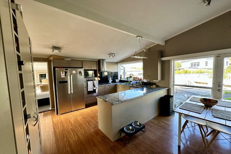 Photo of property in 2 Newcastle Street, Hokowhitu, Palmerston North, 4410