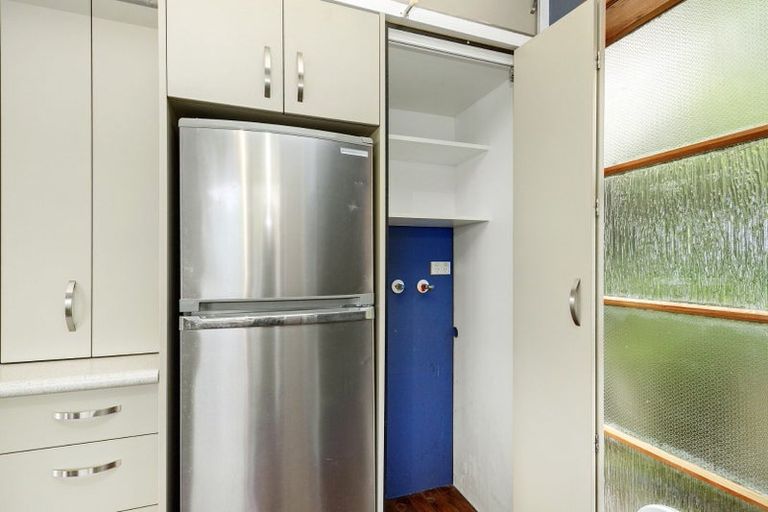 Photo of property in 94a Dowse Drive, Maungaraki, Lower Hutt, 5010