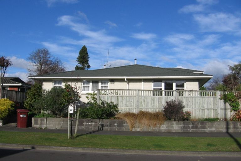 Photo of property in 15 Linmor Place, Terrace End, Palmerston North, 4410