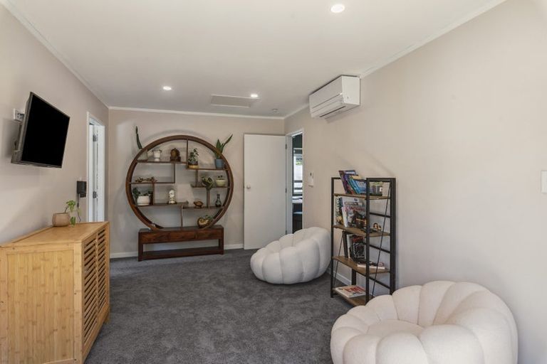 Photo of property in 4 Graham Grove, Waikanae, 5036