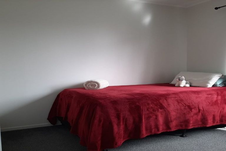 Photo of property in 34 Hassan Drive, Massey, Auckland, 0614