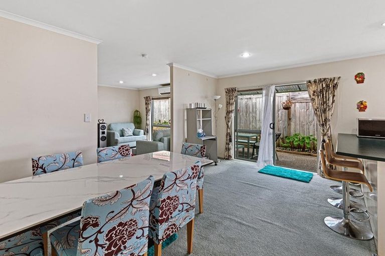 Photo of property in 6 Reybert Place, Massey, Auckland, 0614