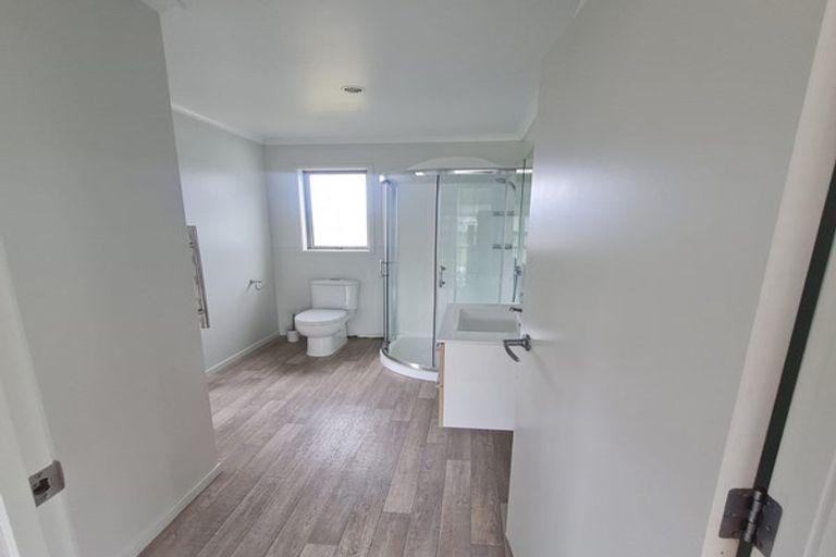 Photo of property in 8 Wells Place, Whitianga, 3510