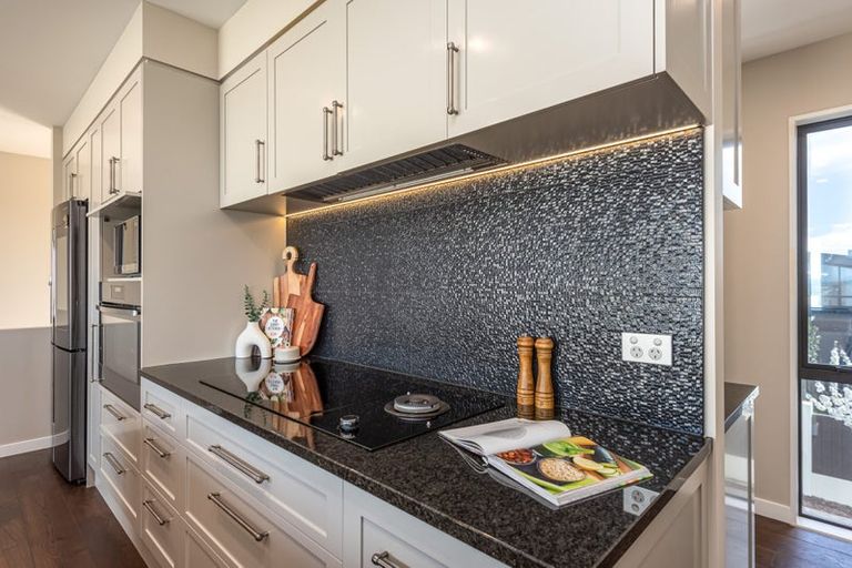 Photo of property in 2 Inverness Lane, Redcliffs, Christchurch, 8081