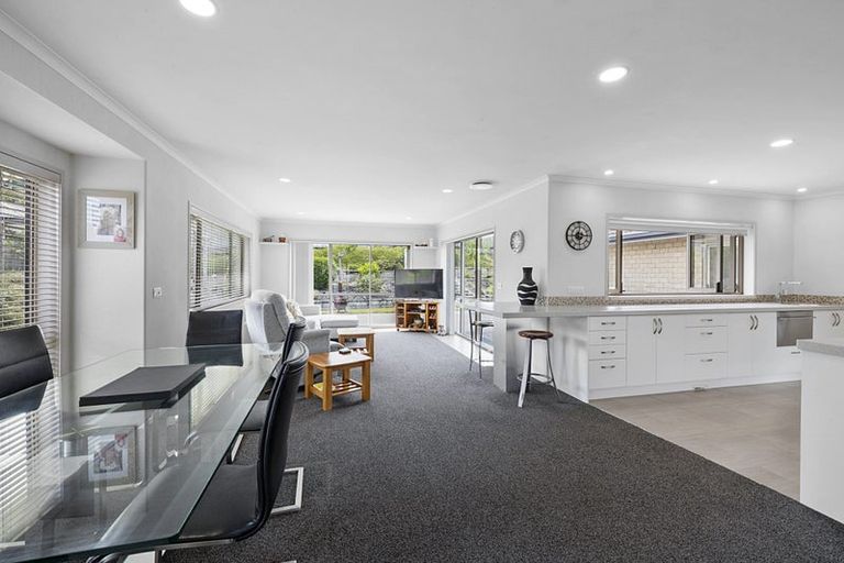 Photo of property in 27 Redwood Crescent, Hurdon, New Plymouth, 4310