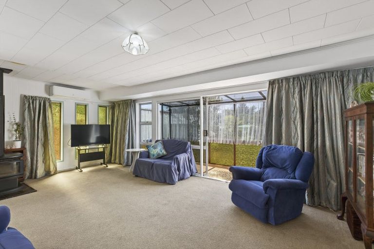 Photo of property in 32 Beaumont Crescent, Frankleigh Park, New Plymouth, 4310