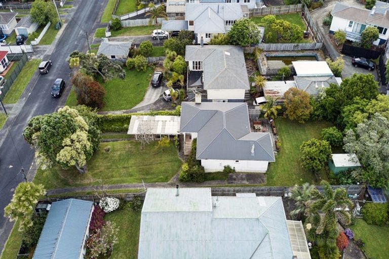 Photo of property in 8 Coniston Avenue, Te Atatu South, Auckland, 0610