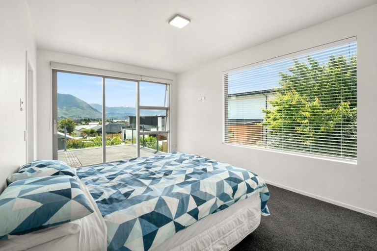 Photo of property in 5 Bovett Place, Wanaka, 9305