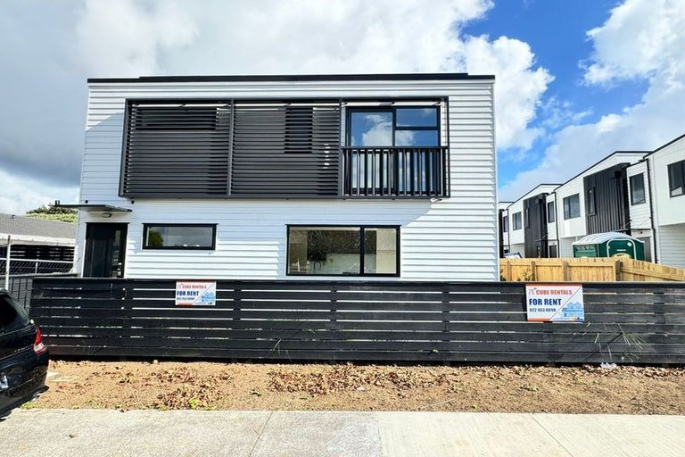 Photo of property in 11a Rountree Place, Conifer Grove, Takanini, 2112