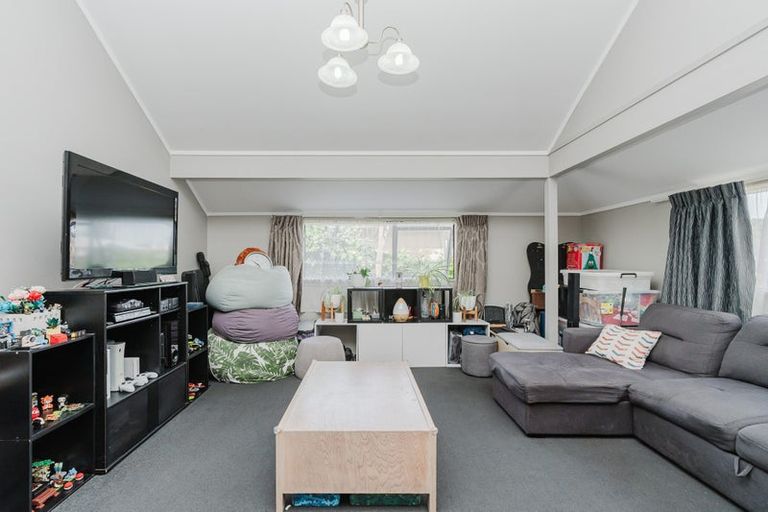 Photo of property in 17 Kentucky Crescent, Nawton, Hamilton, 3200