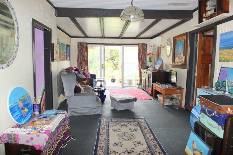 Photo of property in 13 Beach Street, Tangimoana, 4822