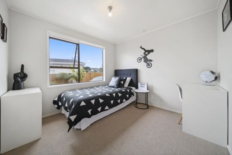 Photo of property in 5 Darren Crescent, Half Moon Bay, Auckland, 2012