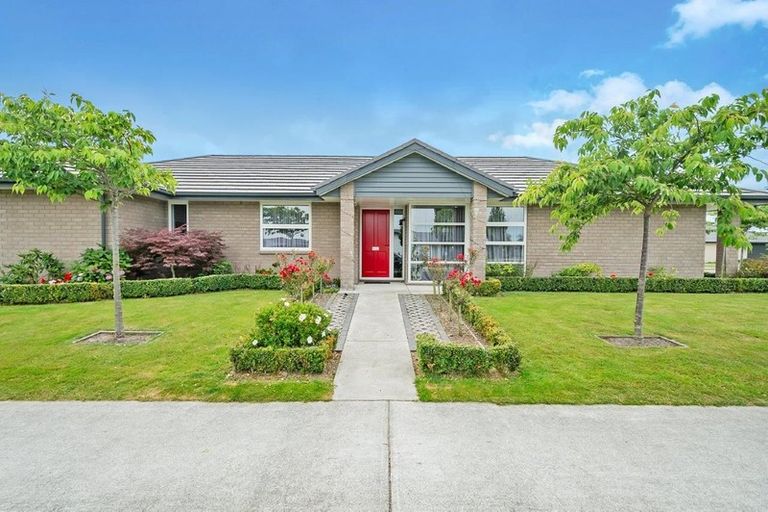 Photo of property in 21 Shillingford Boulevard, Rolleston, 7615