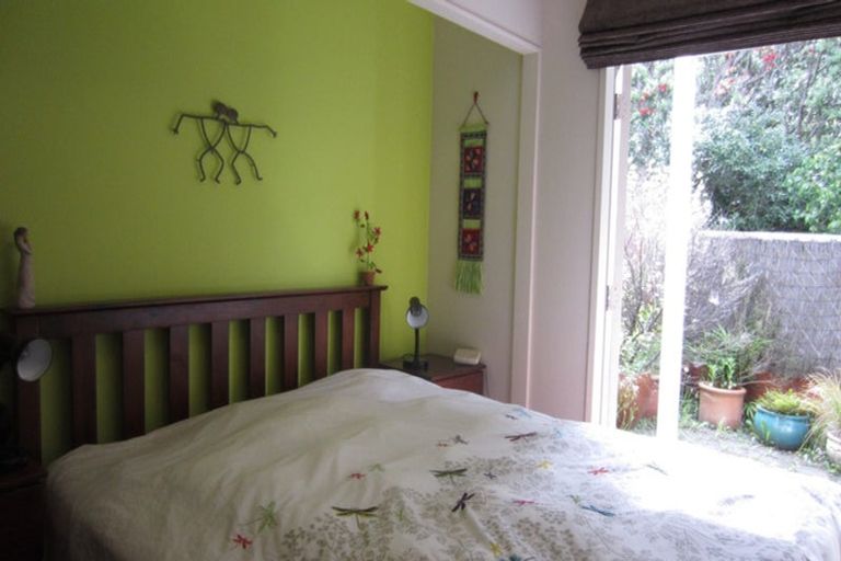 Photo of property in 17 Lawson Place, Mount Victoria, Wellington, 6011