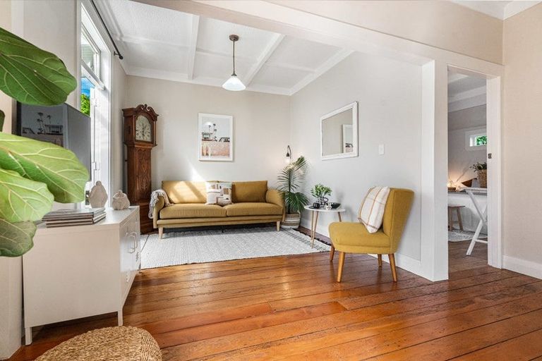 Photo of property in 27 Rutland Road, Stanley Point, Auckland, 0624