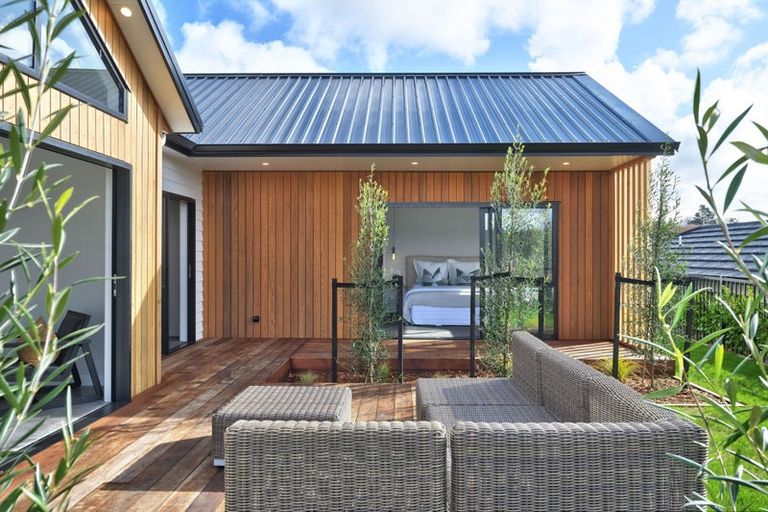 Photo of property in 38 Vinistra Road, Kumeu, 0810