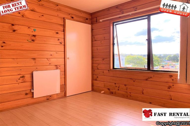 Photo of property in 2/70 College Road, Northcote, Auckland, 0627