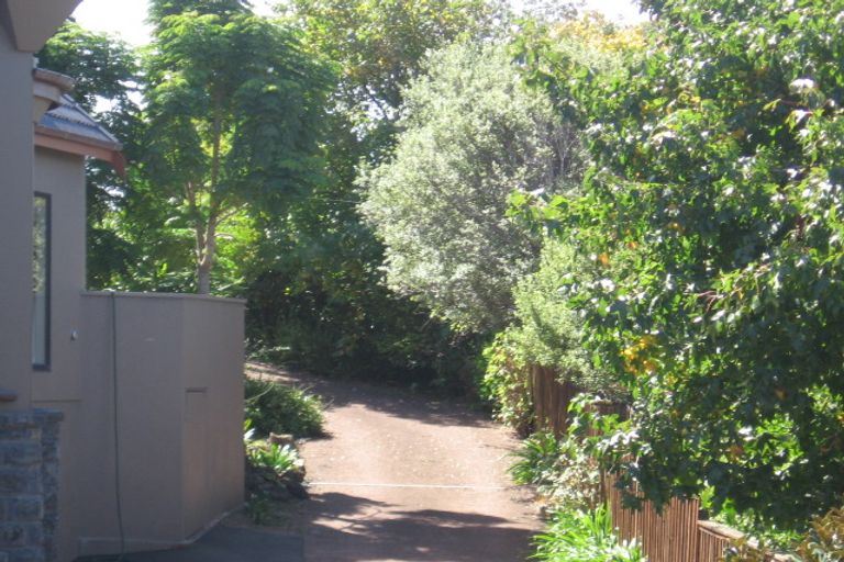 Photo of property in 2/2 Portal Place, Murrays Bay, Auckland, 0630
