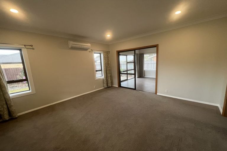 Photo of property in 32 Avonhead Road, Avonhead, Christchurch, 8042