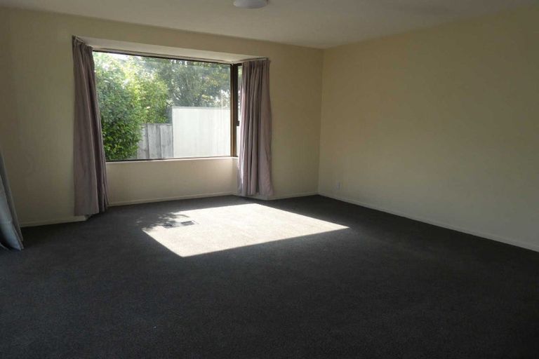 Photo of property in 2/14 Siska Place, Upper Riccarton, Christchurch, 8041