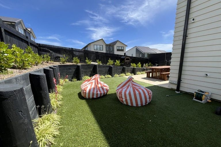 Photo of property in 20 Oakum Road, Whitby, Porirua, 5024