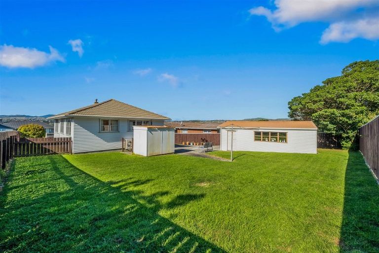 Photo of property in 32 Rangituhi Crescent, Takapuwahia, Porirua, 5022